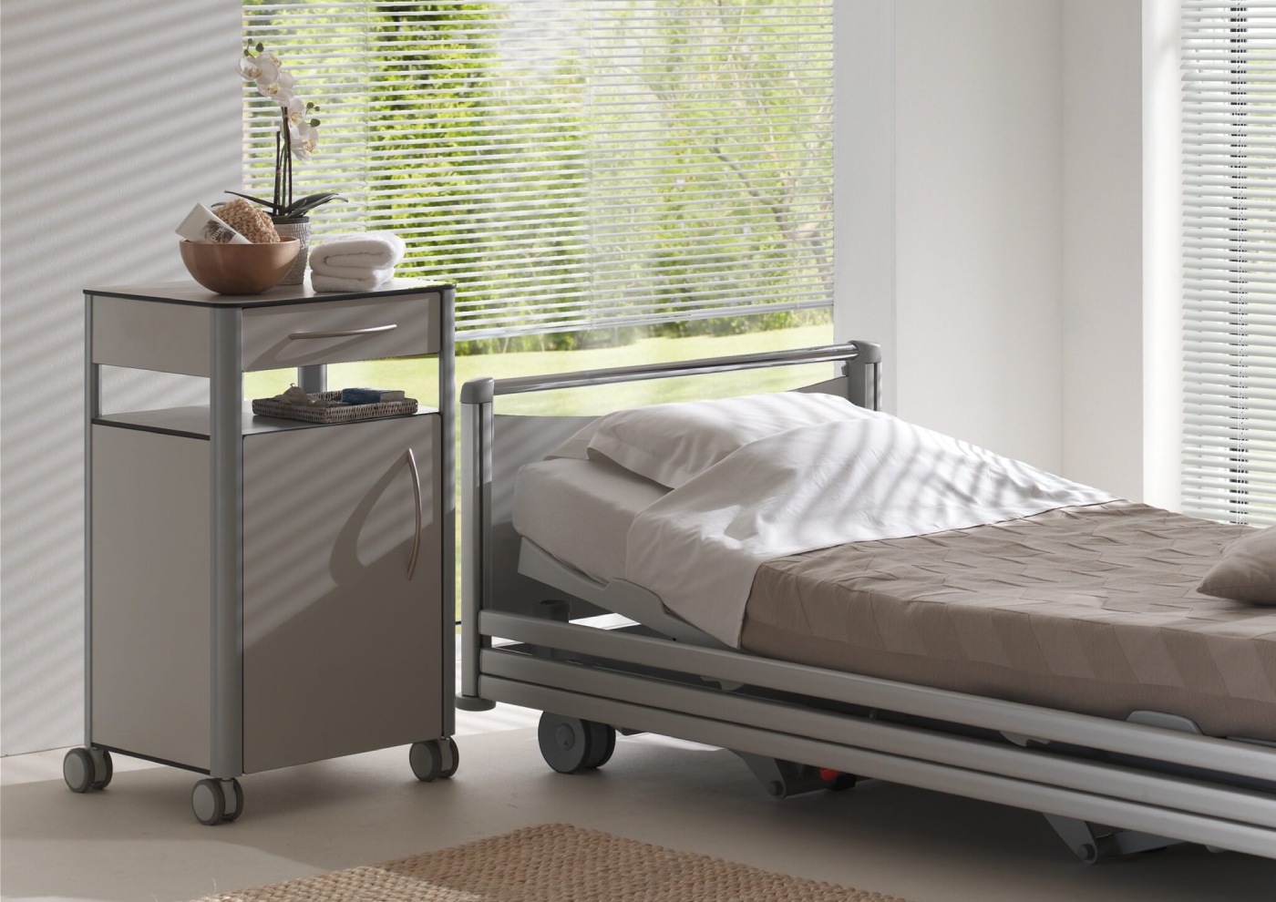 cama y mesilla de color gris